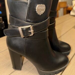 Elegant Black Heeled Boots Milwaukee performance.